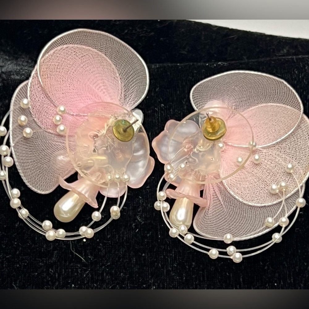 Vintage bridal fan earrings. - Picture 7 of 8